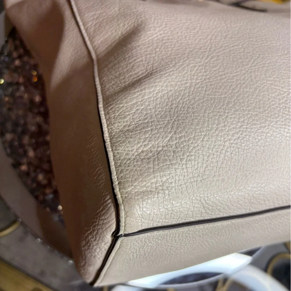 Coach 2017 Pebble Leather Town Tote in the color Chalk EUC - Picture 14 of 17